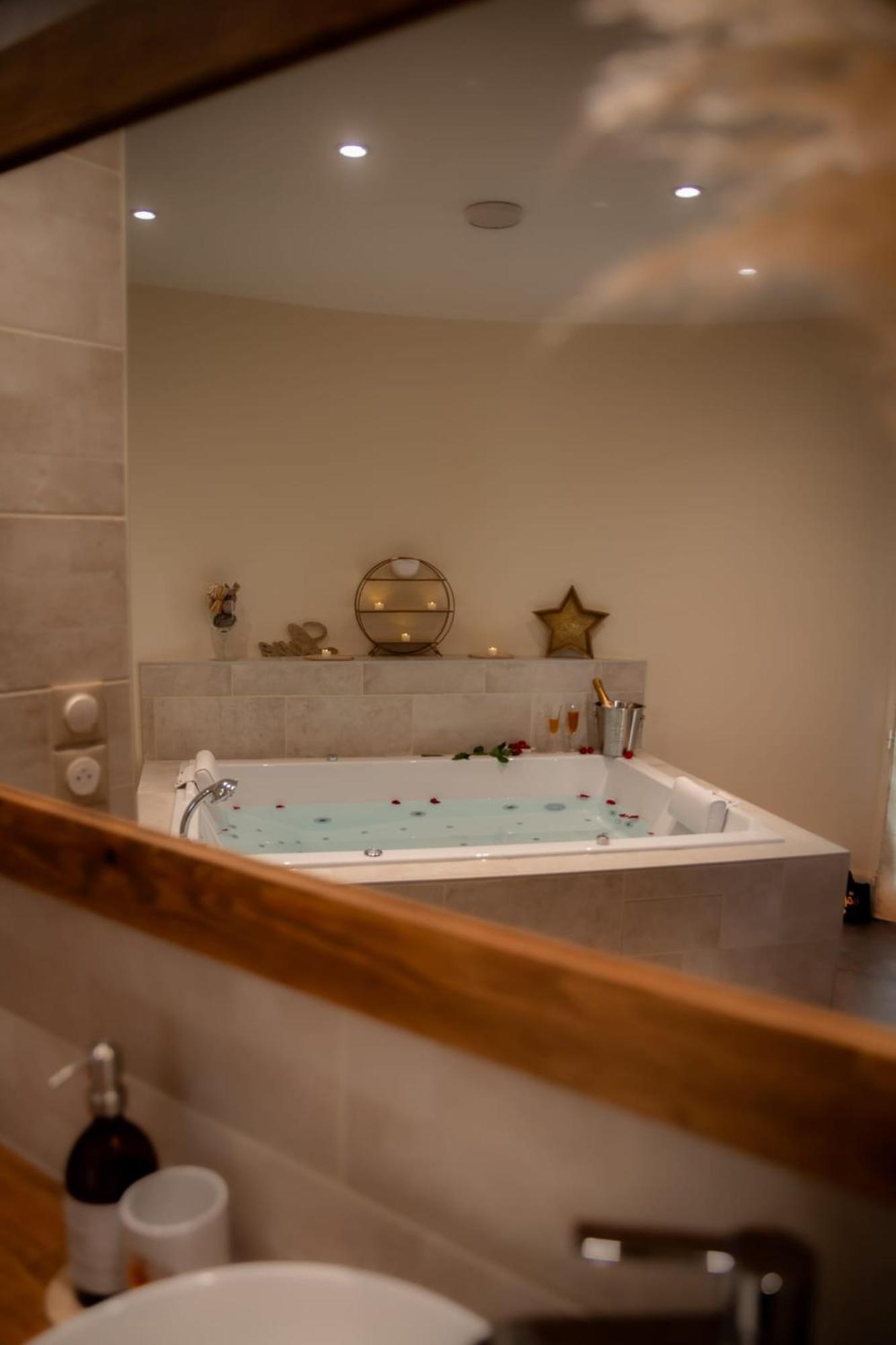 Le Mas Aux Amoureux , Suite Romantique Et Spa Le Barcarès Εξωτερικό φωτογραφία